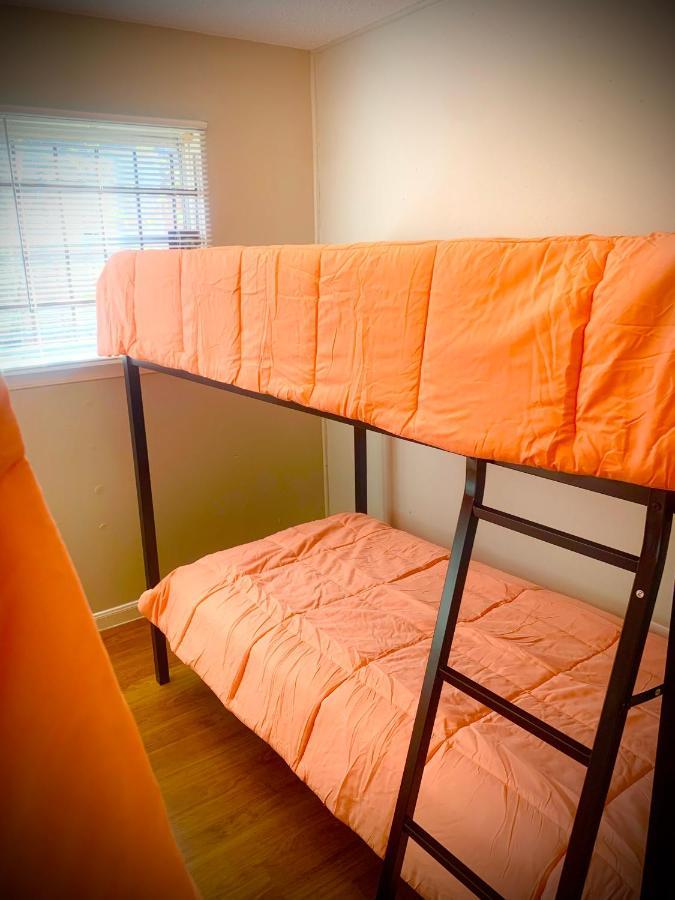 Shuteye Hostel Houston Exterior photo